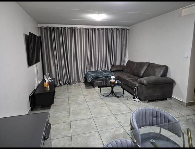 2 BEDROOM APARTMENT FOR SALE IN RASLOUW
